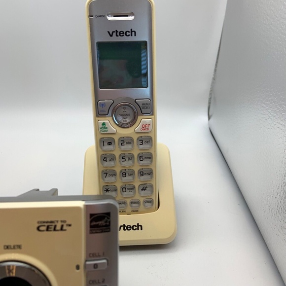 Vtech DS6722-3 Connect To Cell 3-Handset Digital Answering System - Picture 5 of 12